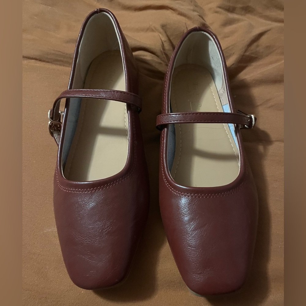 Women's Mary Jane Flats in Burgundy